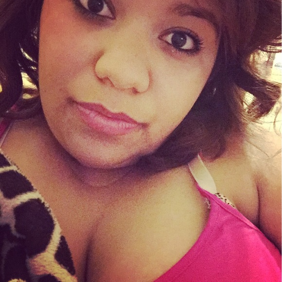 Profile Picture of Daritza Arellano (@daritzamarie) on Poshmark