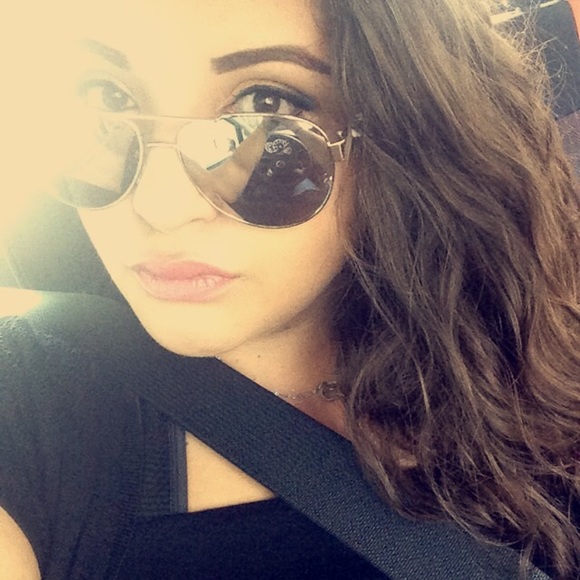 Profile Picture of Alexandra Tabares (@msealex) on Poshmark