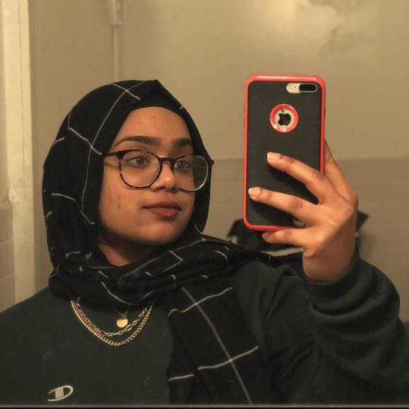 Profile Picture of Lisa Ahmed (@lisaahmed200) on Poshmark
