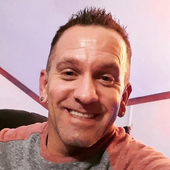 Profile Picture of Todd Hale (@gaterroll12) on Poshmark