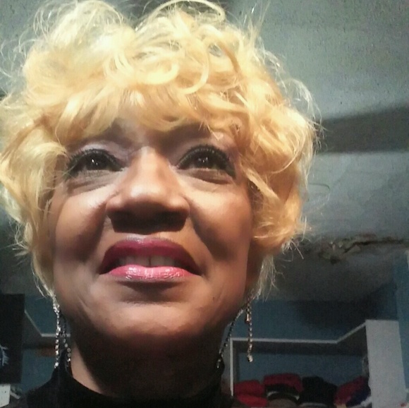 Profile Picture of Janice Thomas (@janthomas63) on Poshmark