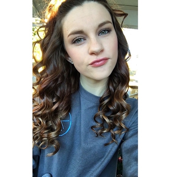 Profile Picture of Autumn Goad (@autumn_goad) on Poshmark