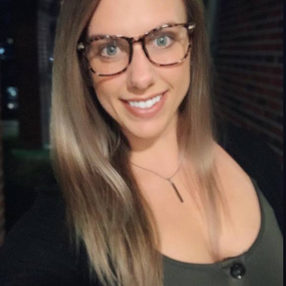 Profile Picture of Dany Minchow (@dminchow) on Poshmark