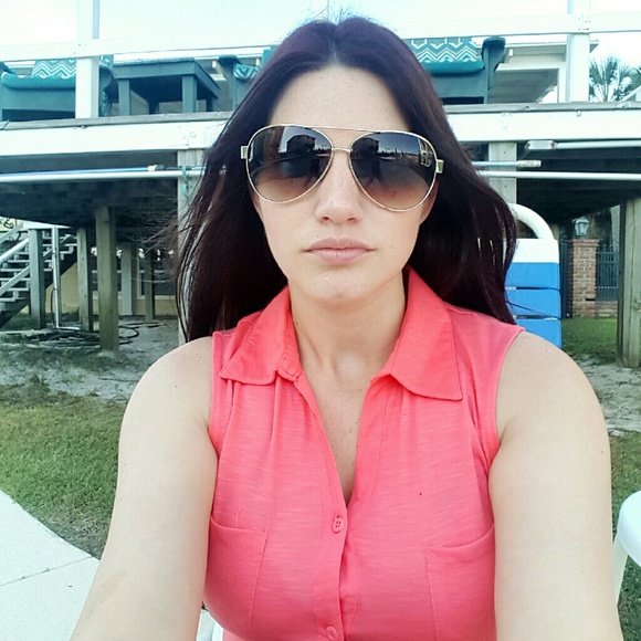 Profile Picture of Tracey Ballinger (@ballingertracey) on Poshmark