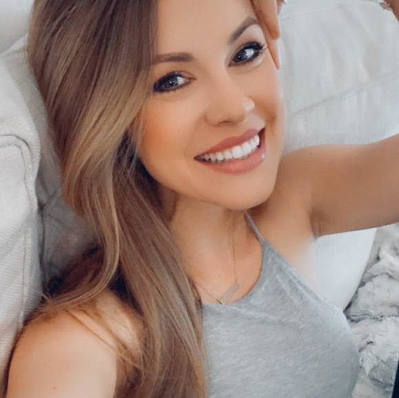 Profile Picture of Paige Allender (@paigeallenderr) on Poshmark