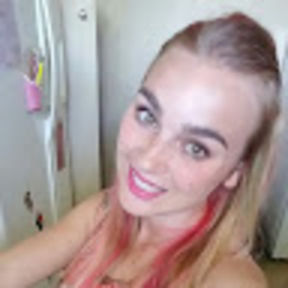 Profile Picture of Candice Delfrate (@cdelfrate3589) on Poshmark