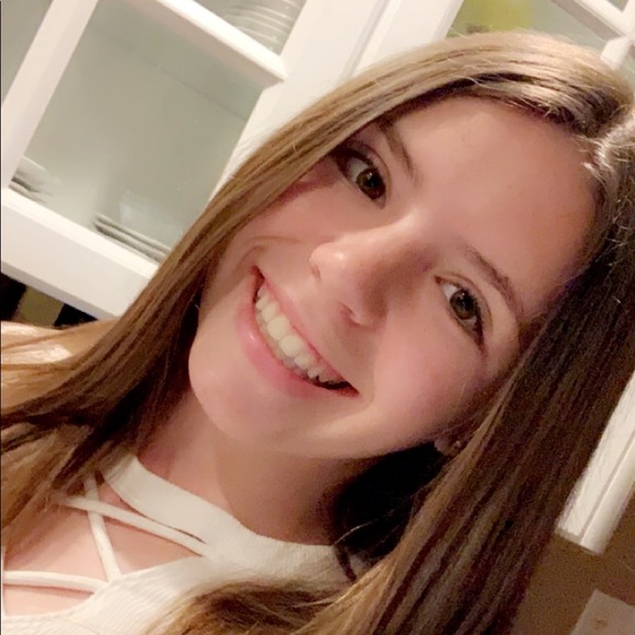 Profile Picture of Jessica Hagmaier (@jessicahags73) on Poshmark