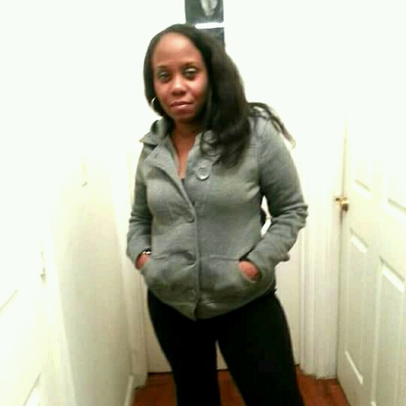 Profile Picture of Messalina Clark (@melissaeyezzz) on Poshmark