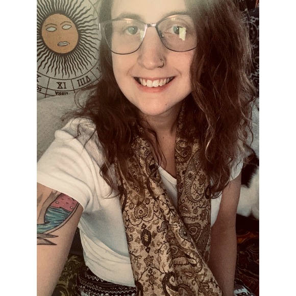 Profile Picture of Julie Kurker (@julierenaee_) on Poshmark