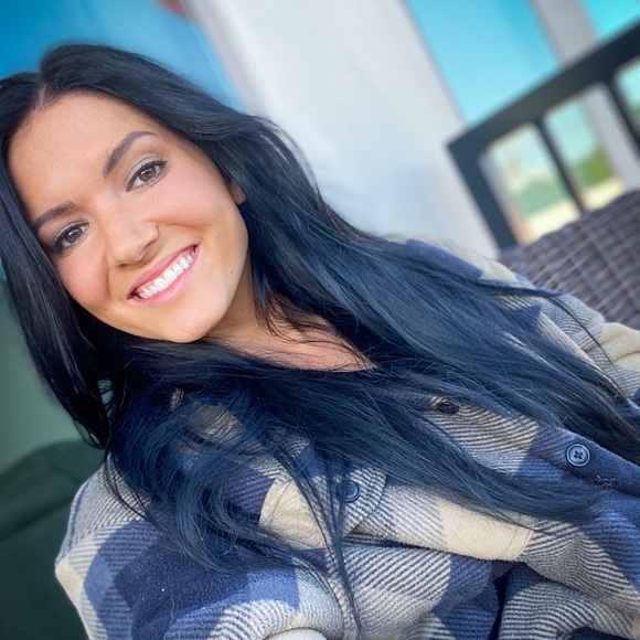 Profile Picture of Dana Galbraith (@danagalbraith) on Poshmark