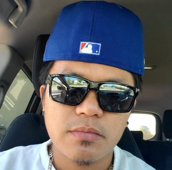 Profile Picture of Marlon Adagio (@marlonadagio) on Poshmark