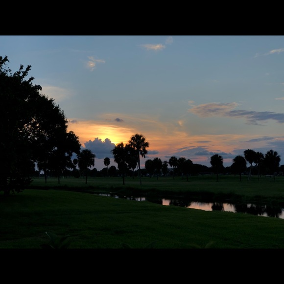 Profile Picture of Tia Nuzzo (@tian16) on Poshmark