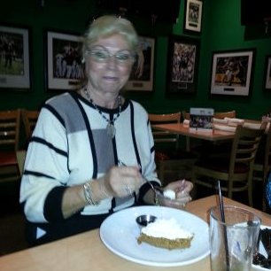 Profile Picture of Catherine Olson (@kimolson3137) on Twitter