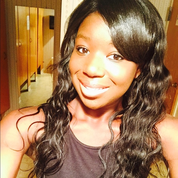 Profile Picture of Sicari Boozman (@sicarimarie) on Poshmark