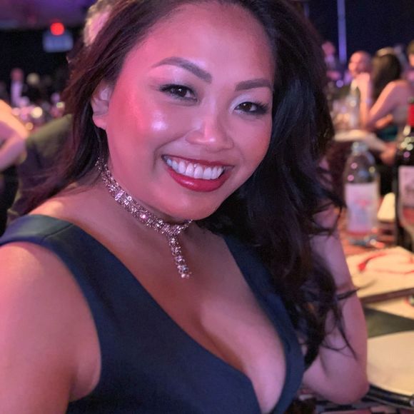 Profile Picture of Sunnie Heng (@sunnieheng) on Poshmark