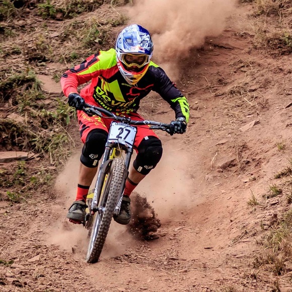 Profile Picture of Dennis Yuroshek (@yuroshek) on Poshmark