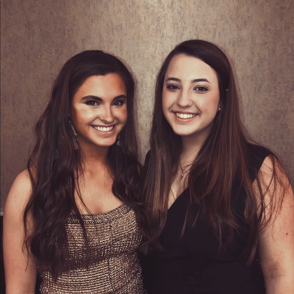 Demitra Loukopoulos - Poshmark Profile Picture of Demitra Loukopoulos (@d_loukopoulos) on Poshmark