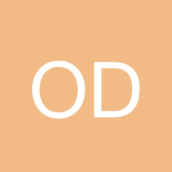 Profile Picture of Olivia Dolfi (@olivia_dolfi) on Poshmark