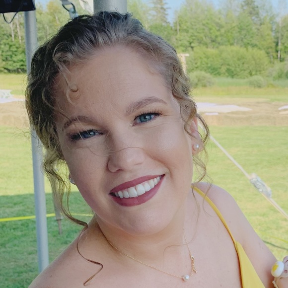 Profile Picture of Brooke St. laurent (@bbell312) on Poshmark