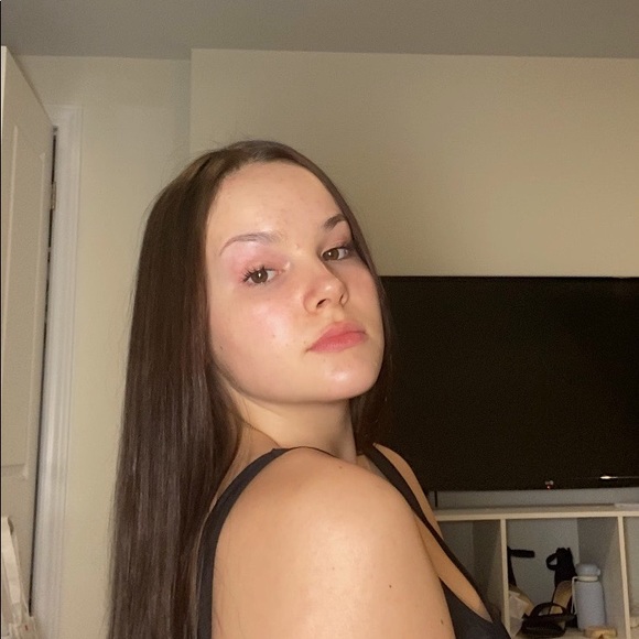 Profile Picture of Alina Gammage (@alinagammage) on Poshmark