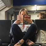 Profile Picture of jessica | bookstagram (@bookmarkedbyjess) on Instagram