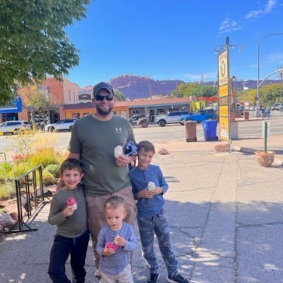 Profile Picture of Juliana Powers (@julianapowers) on Poshmark