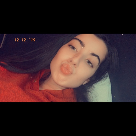 Profile Picture of Brianna Laughter (@briannalaughter) on Poshmark