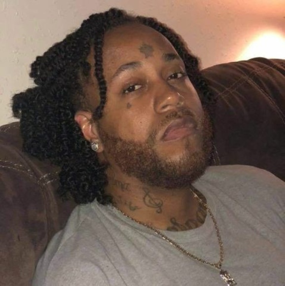 Profile Picture of Gabriel Lawrence (@gabriellawre161) on Poshmark