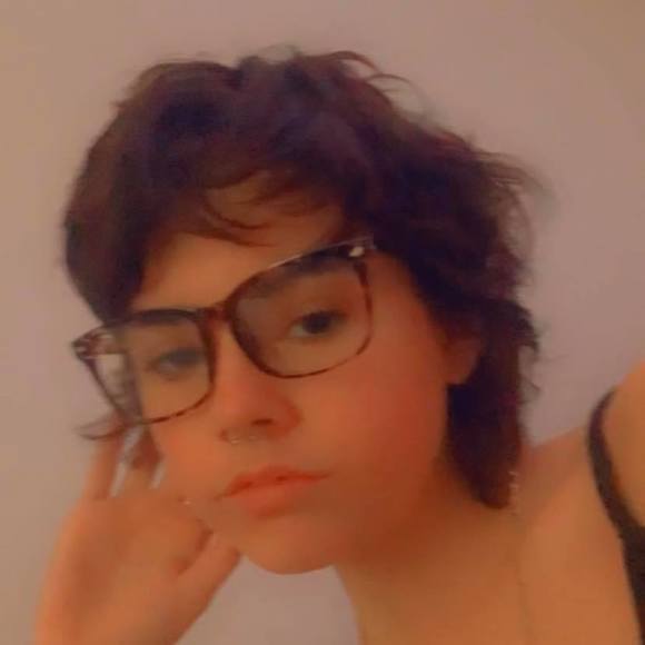 Profile Picture of Macy Grantland (@macygrantland) on Poshmark