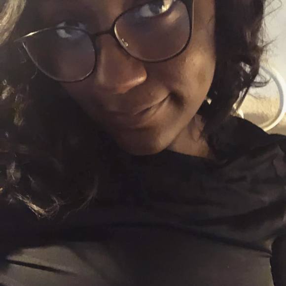 Profile Picture of Dominique Molière (@dominiquemol) on Poshmark