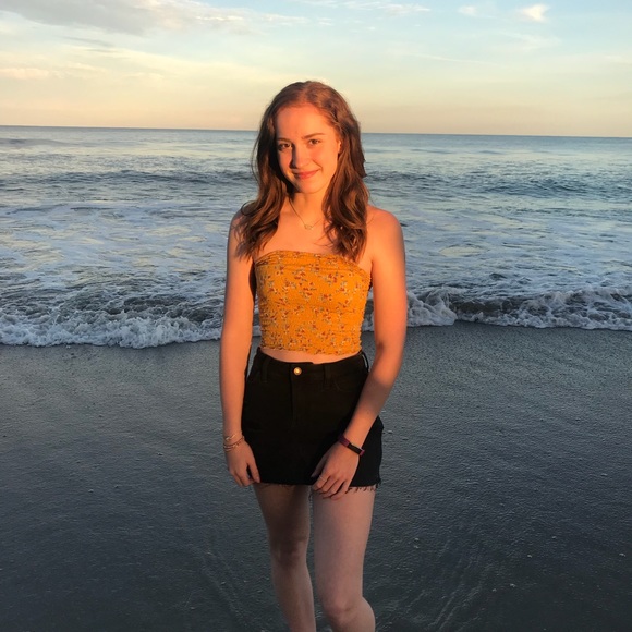 Profile Picture of Sami Kiefer (@samikiefer) on Poshmark