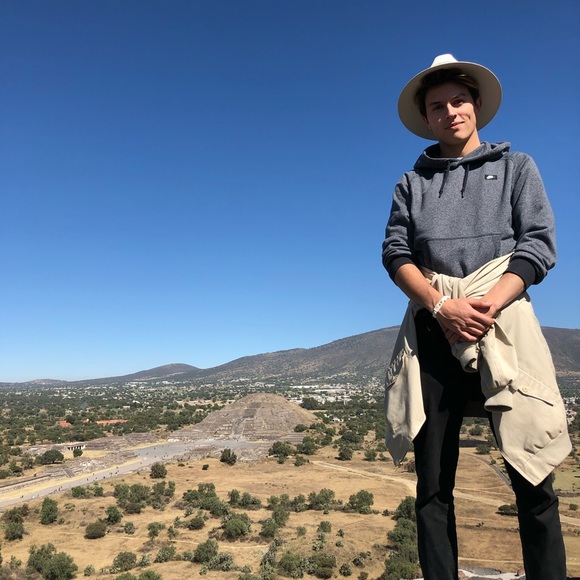 Profile Picture of Mateo Perez (@taco_teo) on Poshmark