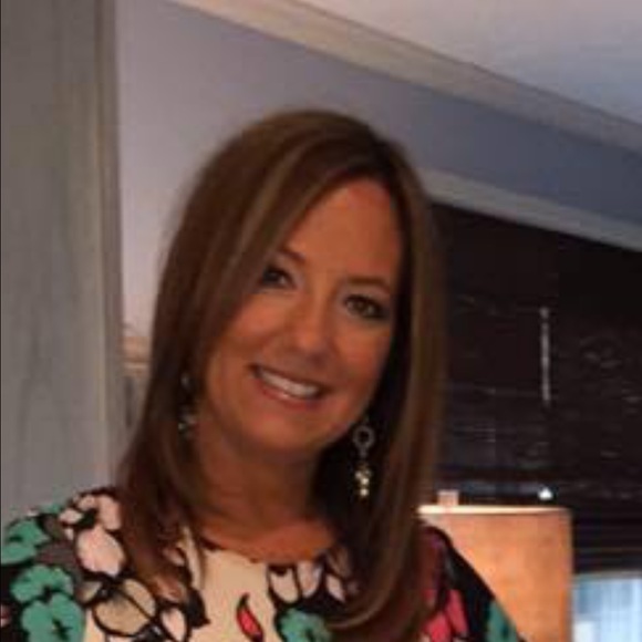 Profile Picture of Pamela Hughes (@phughes1975) on Poshmark