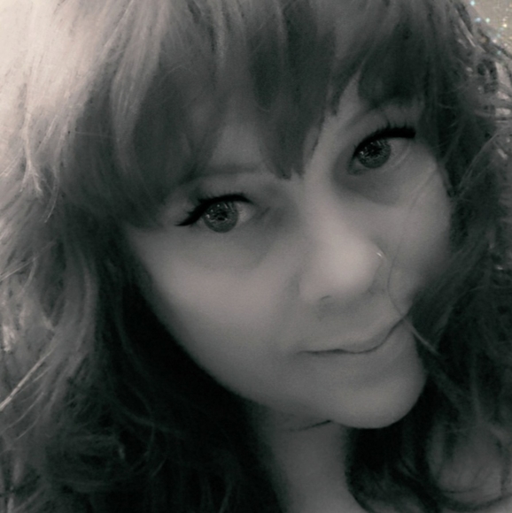 Profile Picture of Jamie James (@jamiejames11) on Poshmark