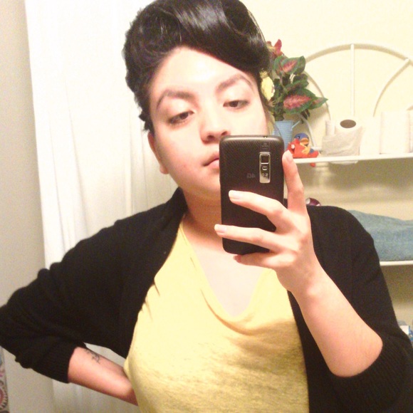 Laura Castrejon - Poshmark Profile Picture of Laura Castrejon (@xoxlauraxox) on Poshmark