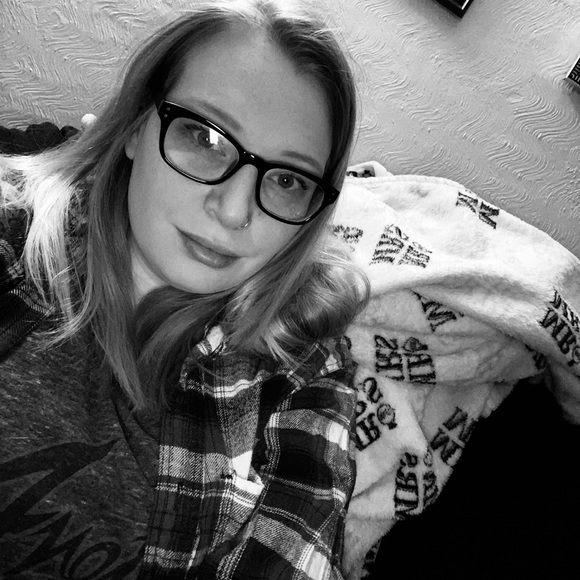 Profile Picture of Alexa Weiss (@ispyalexa) on Poshmark