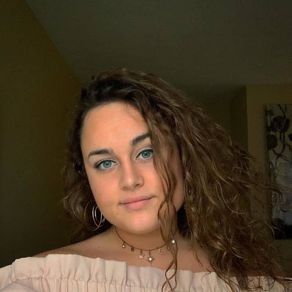 Profile Picture of Brianna Doran (@briannadoran) on Poshmark