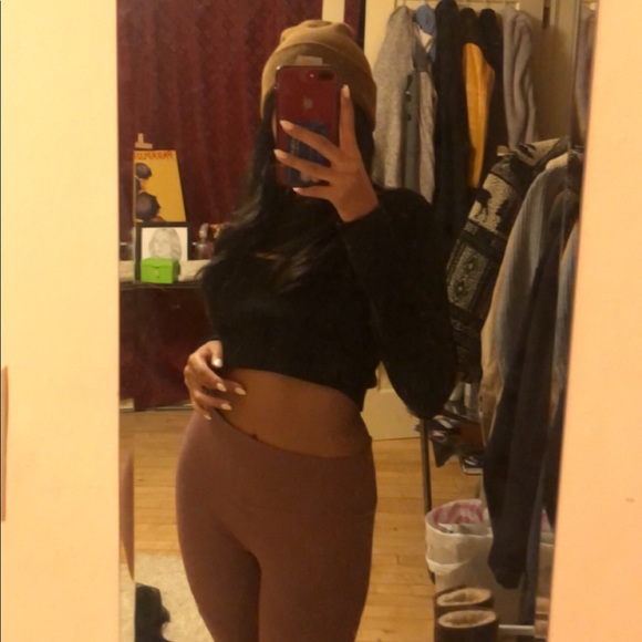 Profile Picture of Tia Pearson (@tiasiamone) on Poshmark