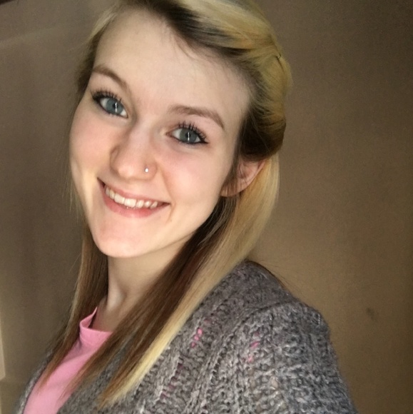 Profile Picture of Brittny Funicello (@bfunicello86) on Poshmark
