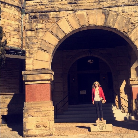 Profile Picture of Emma Hanek (@febgirl97) on Poshmark