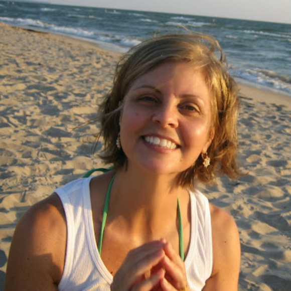 Nancy Kamp - Poshmark Profile Picture of Nancy Kamp (@nancyboratto) on Poshmark