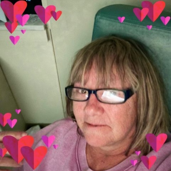 Profile Picture of Debra Deleon (@debradeleon617) on Poshmark