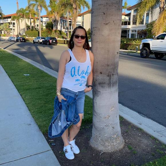 Profile Picture of Leilane Lampke (@leilanelampke) on Poshmark