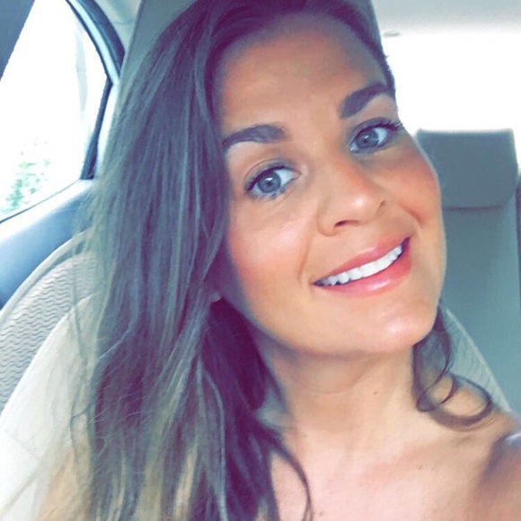 Profile Picture of Allison Dunajski (@allid3421) on Poshmark