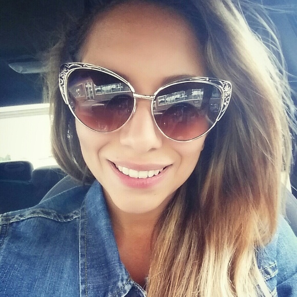 Profile Picture of Megan Key (@kalonkey) on Poshmark