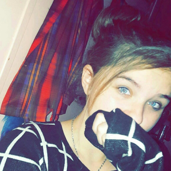 Profile Picture of Skyler Schroll (@skylerschroll) on Poshmark