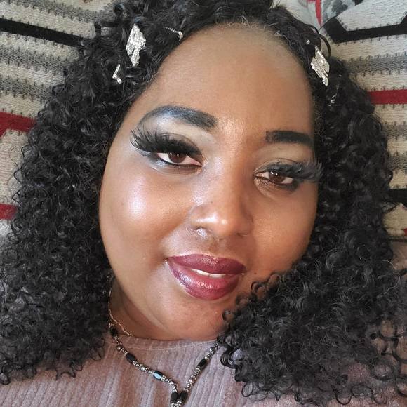Profile Picture of Olivia Walter (@mizso38) on Poshmark
