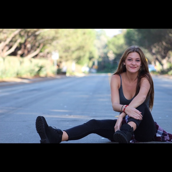 Profile Picture of Samantha Pedeferri (@sampedeferri) on Poshmark