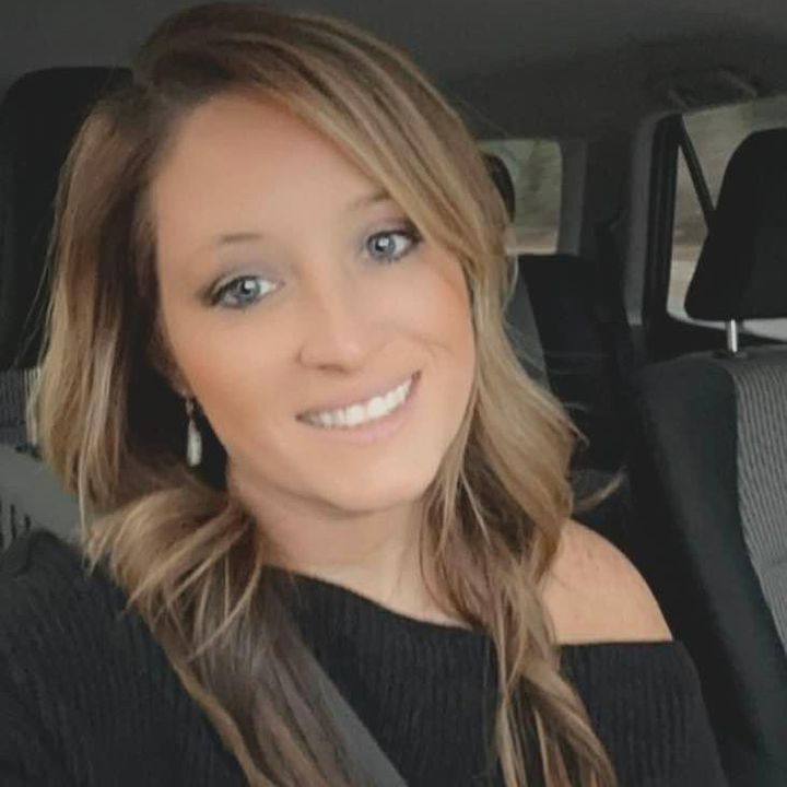 Profile Picture of April Thompson (@aprilthompson417) on Tiktok