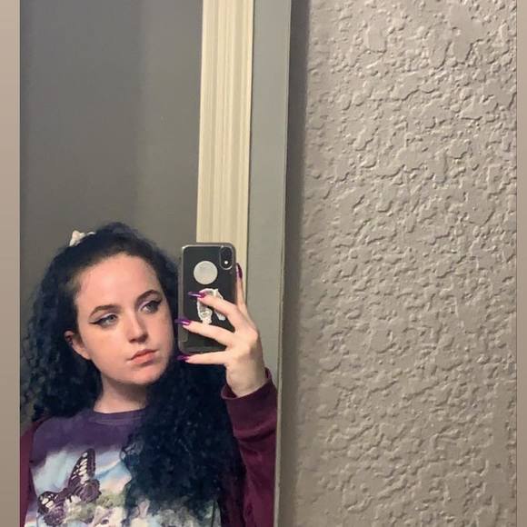 Profile Picture of Savannah Hobbs (@savannahhobb492) on Poshmark